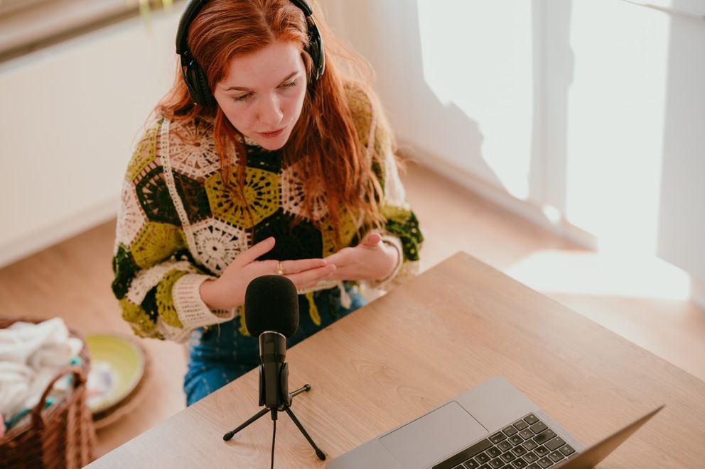 Yasmine, the founder of Learn Dutch with Yas, recording a podcast while sitting at a desk